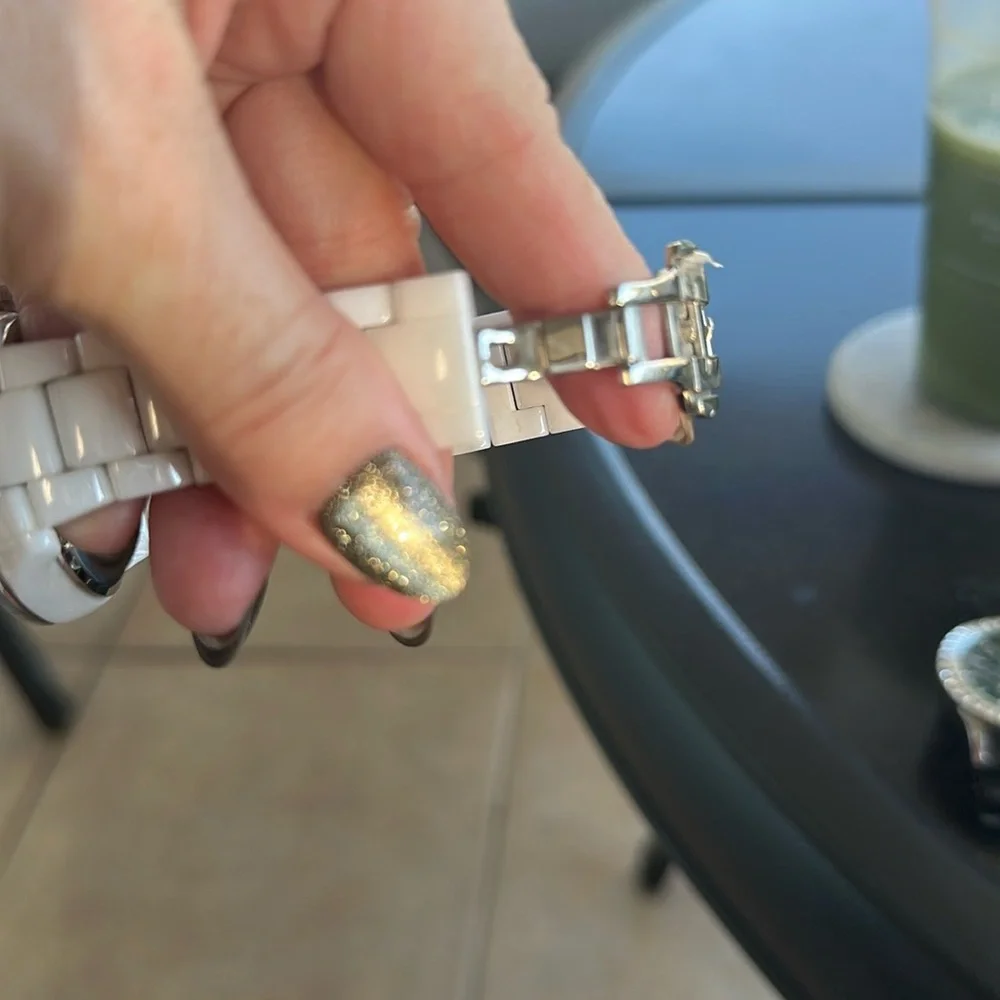 Emporio Armani Elegant White ceramic band Watch - Picture 6 of 10